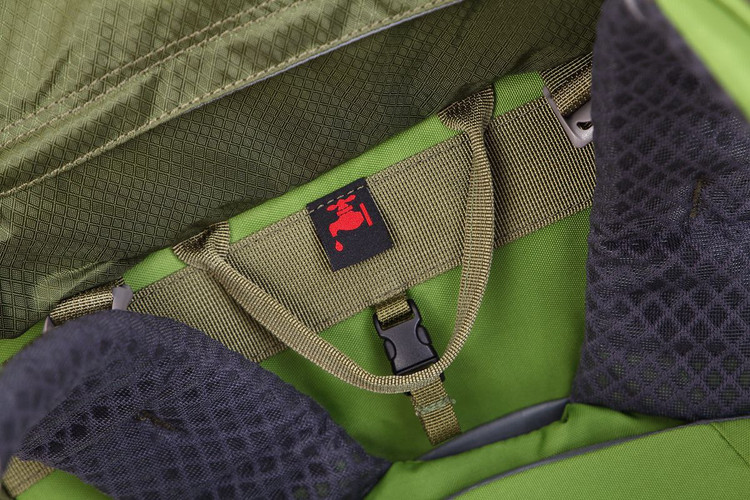 کوله پشتی کوهنوردی دارای محل مخصوص کمل بک